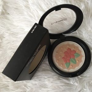 MAC Cosmetics Makeup - MAC Blush/Highlighter MAC Cosmetics Makeup - MAC Blush/Highlighter